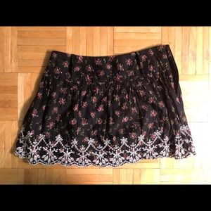 Floral skirt with lace edge